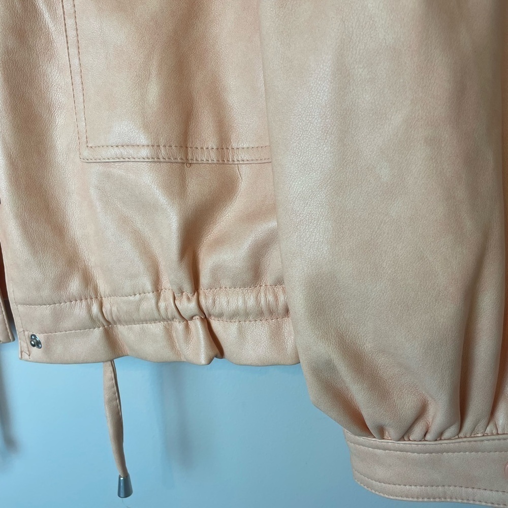 7 for All Mankind Peach Faux Leather Oversized Bomber Jacket Women’s Size Medium - Picture 4 of 13